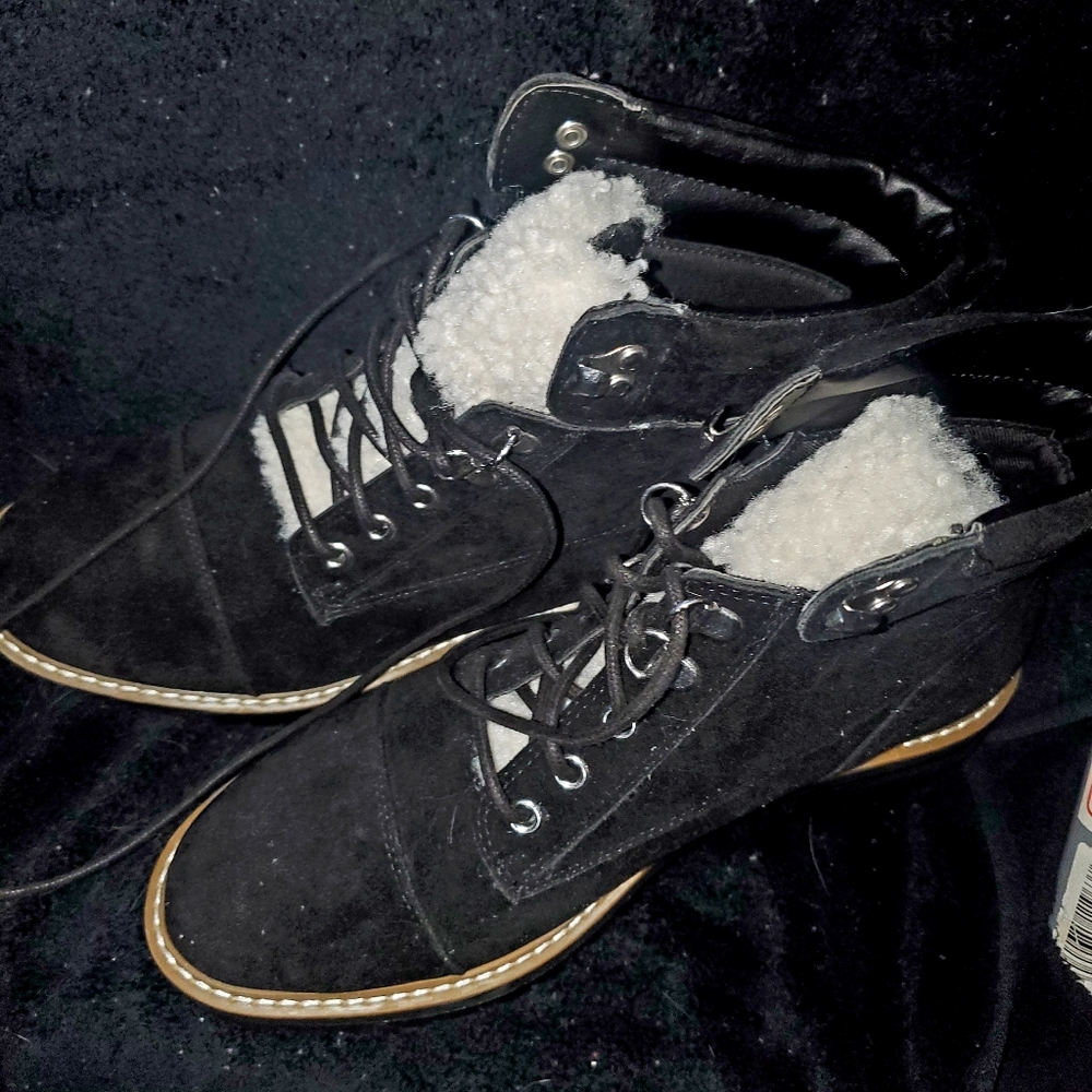 Time and Tru hiking boots